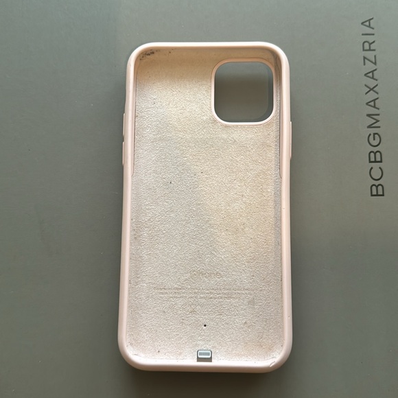 iPhone 11 portable charging case - Picture 2 of 2